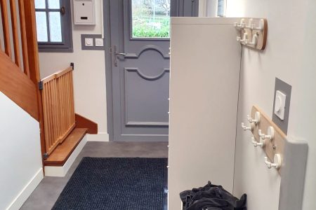 Rigolo Comme la Vie : entrée de la crèche à Vézin le Coquet