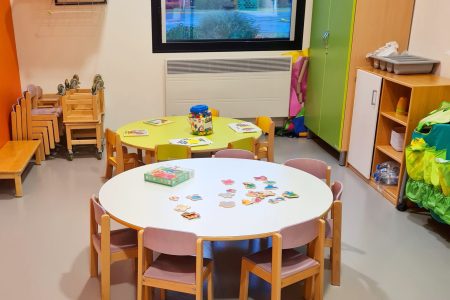Salle de vie dans la crèche à Grande Synthe