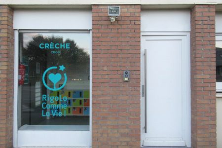 façade de la crèche à croix