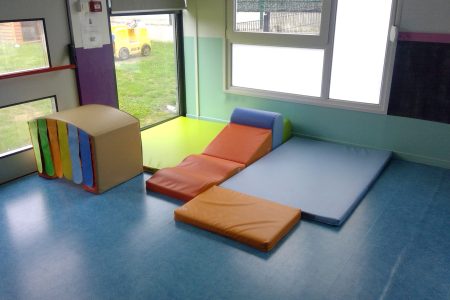 parcours motricité dans la micro-crèche à Leforest