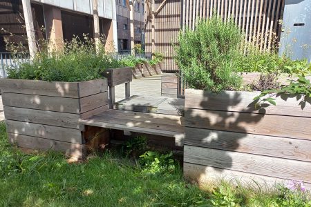 Rigolo Comme La Vie : Jardin de la micro-crèche à Paris Place d'Italie
