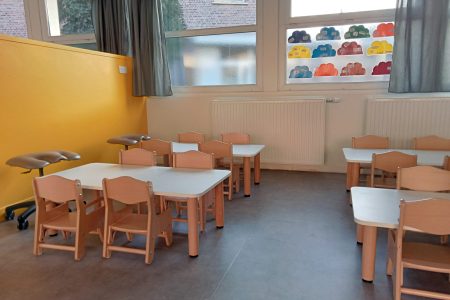 tables dans la crèche à Marcq-en-Baroeul, La Petite Buissonnière