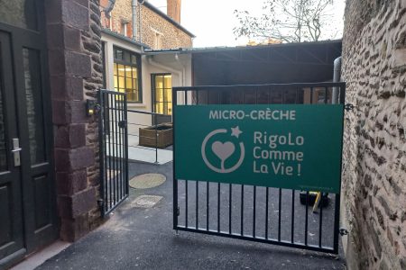 Entrée de la micro-crèche à Janzé