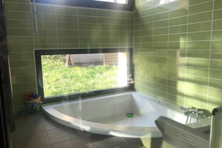 Baignoire dans la crèche à Lambres-lez-Douai