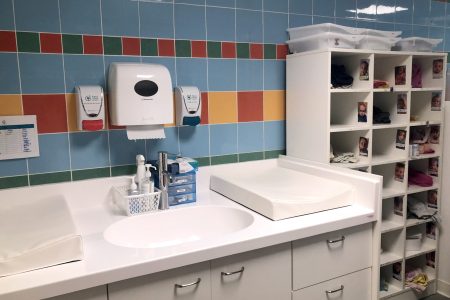 espace de change dans la crèche à Lambres Lez Douai