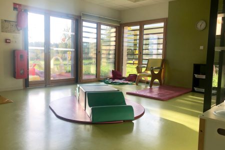 Salle de vie dans la crèche à Lambres-Lez-Douai