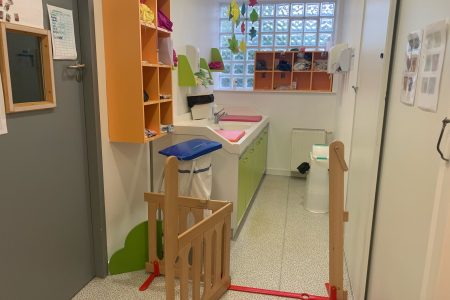 Salle de change dans la crèche à Mons en Baroeul