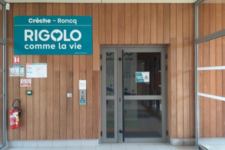 Entrée de la crèche à Roncq