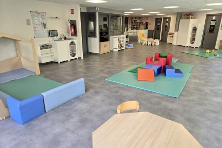 Salle de vie dans la crèche Roubaix Léon Marlot