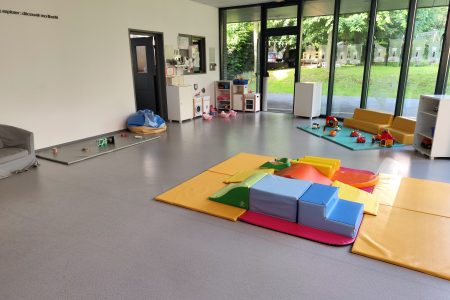 Salle de vie dans la crèche à Tourcoing