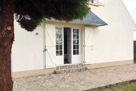 extérieur de la crèche à Vezin le Coquet