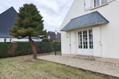 Crèche à Vezin le coquet : jardin