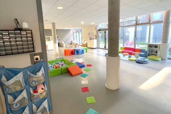 salle de vie de la crèche de Roubaix rue Neuve