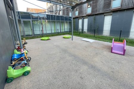 terrasse de la crèche de Roubaix rue Neuve