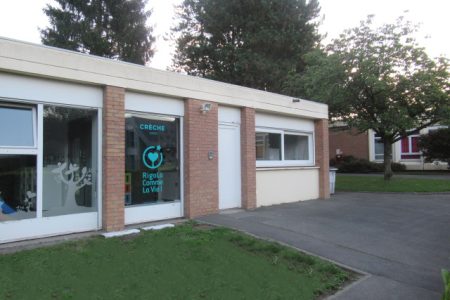façade de la crèche Rigolo Comme La Vie à Croix