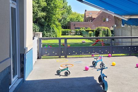 Jardin dans la micro-crèche à Hem