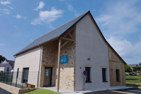 Extérieur de la micro-crèche de Bais, Rigolo Comme La Vie